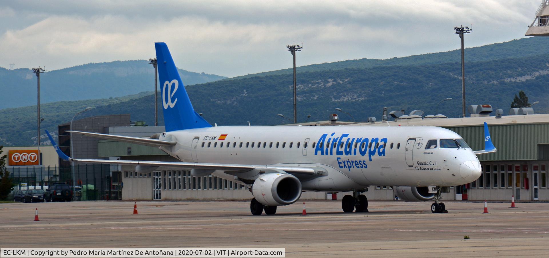 EC-LKM, 2011 Embraer 195LR (ERJ-190-200LR) C/N 19000425, Aeropuerto de Foronda - Vitoria-Gasteiz - Euskadi - España