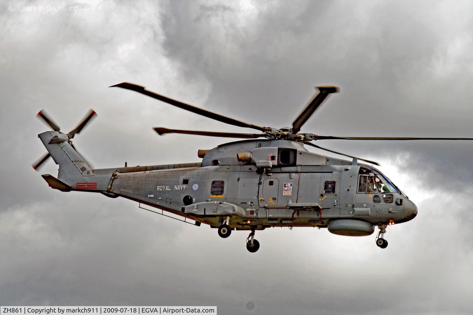 ZH861, AgustaWestland EH-101 Merlin HM.1 C/N 50168/RN41, flying