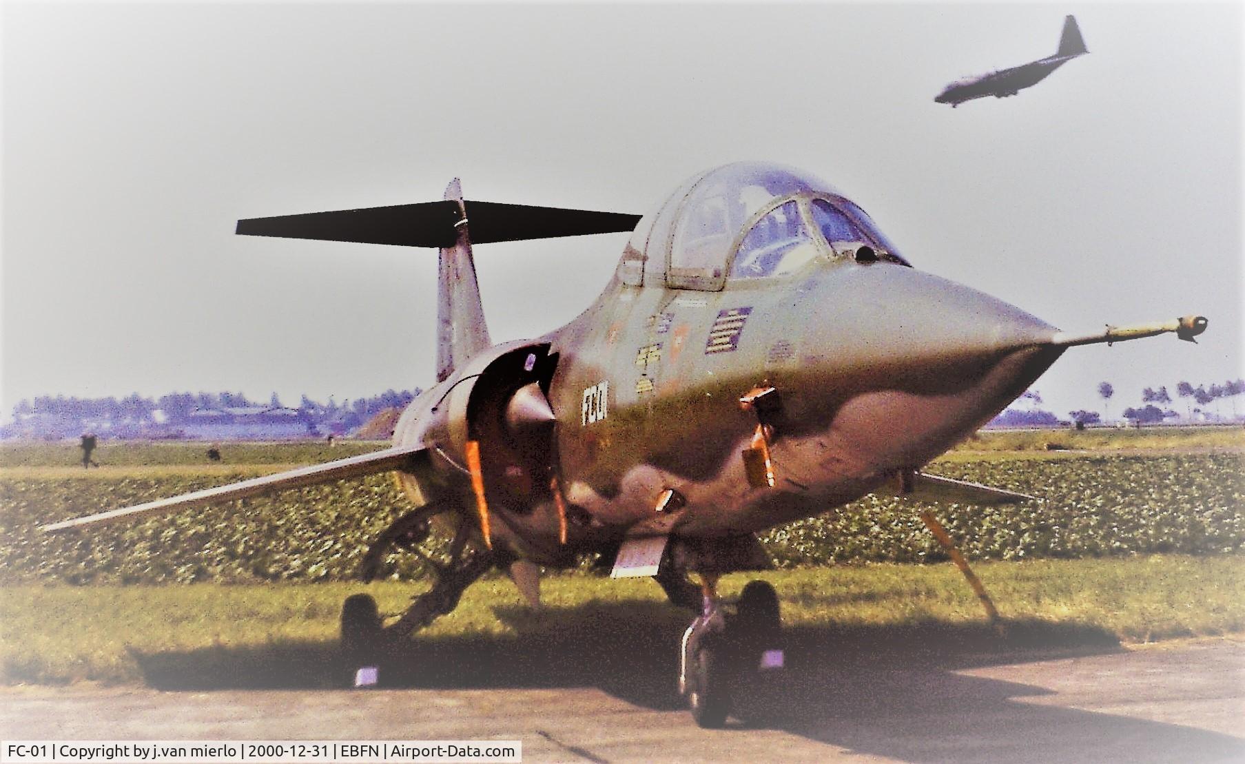 FC-01, 1964 Lockheed TF-104G Starfighter C/N 583D-5786, Stored at Koksijde while a BAF C130H performing a tactical landing