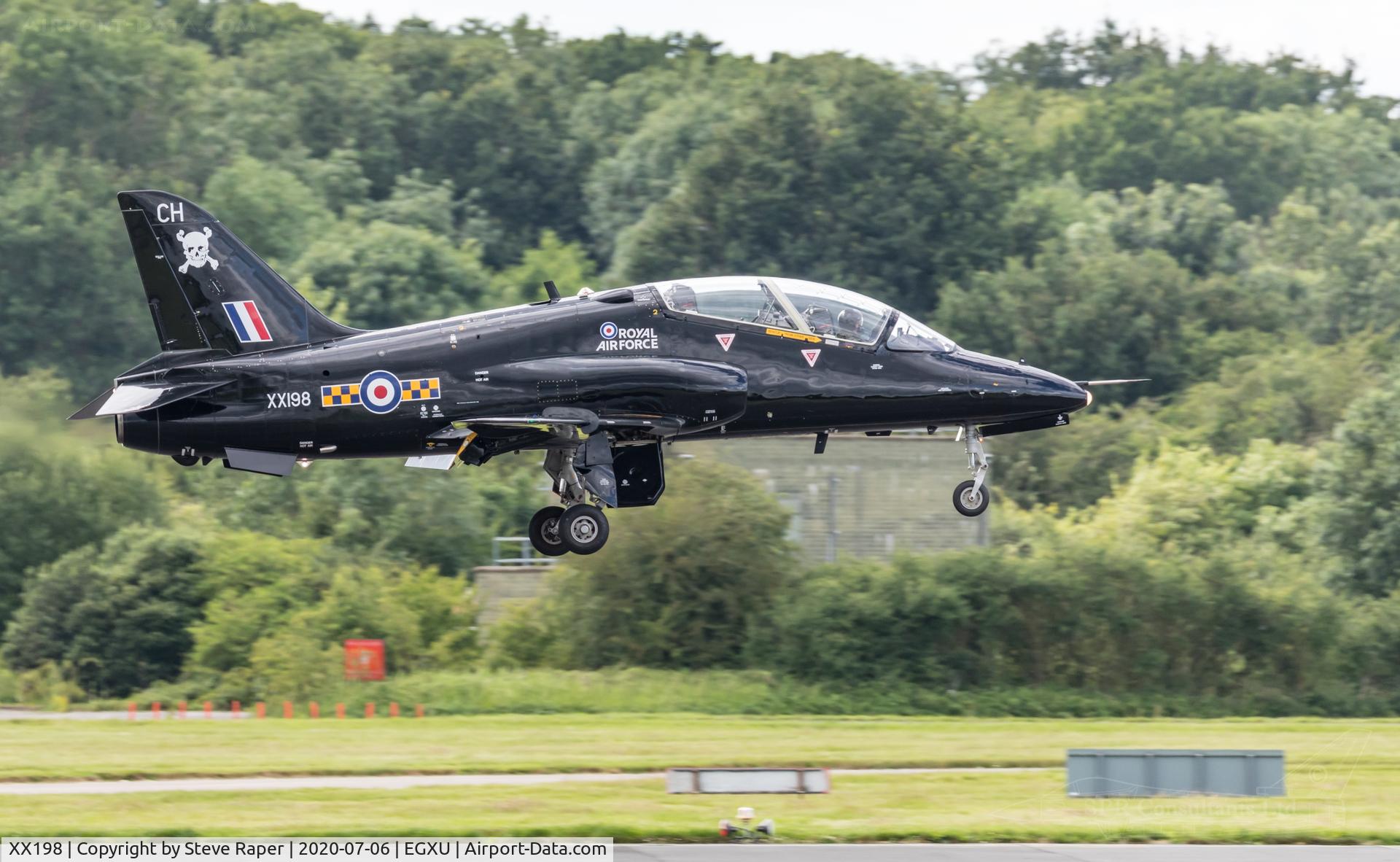 XX198, 1978 Hawker Siddeley Hawk T.1A C/N 045/312045, Landing 03 at RAF Linton on Ouse whilst on detachment.