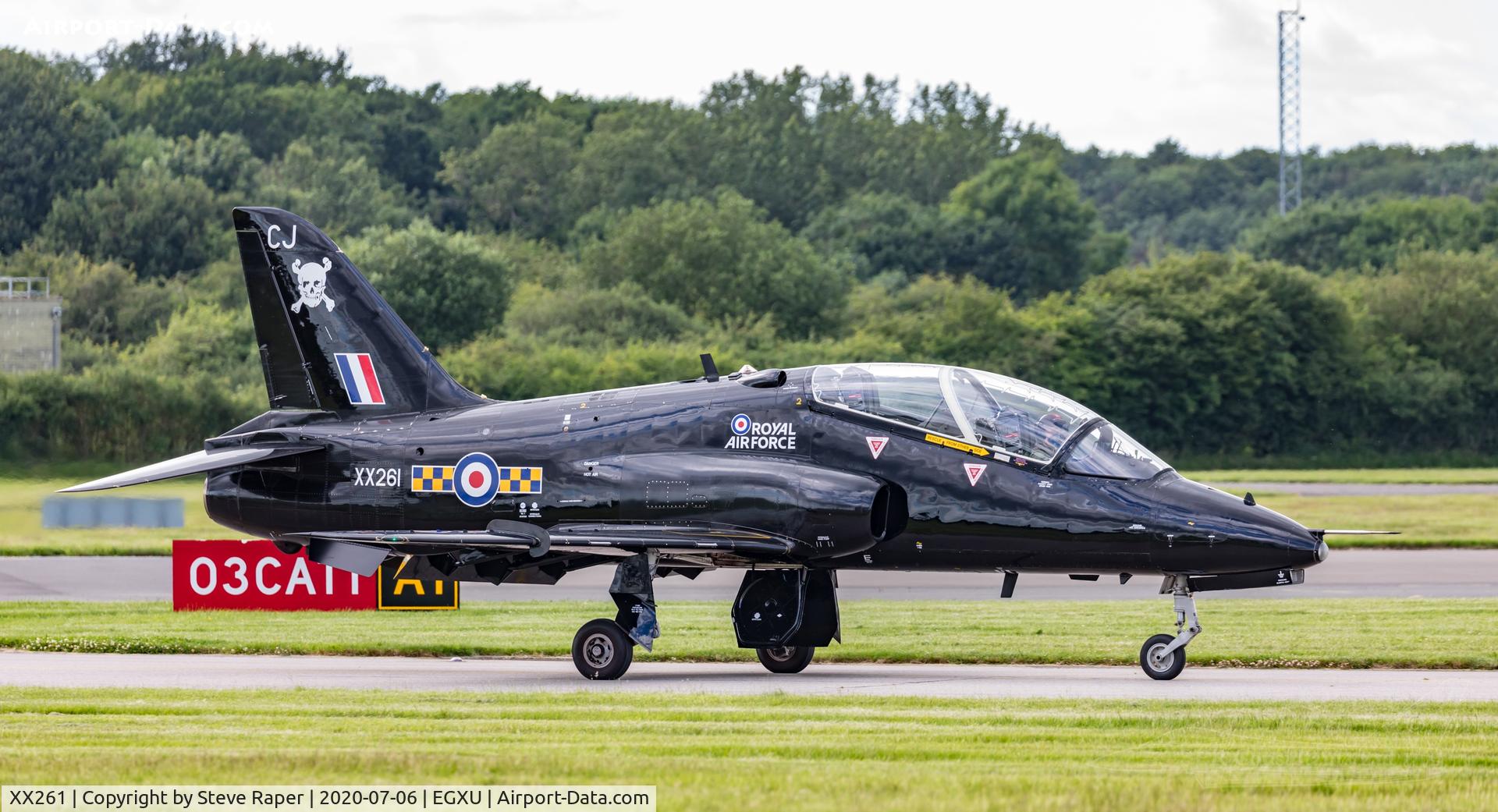 XX261, 1978 Hawker Siddeley Hawk T.1A C/N 097/312097, Taxying back in after a detachment sortie.
