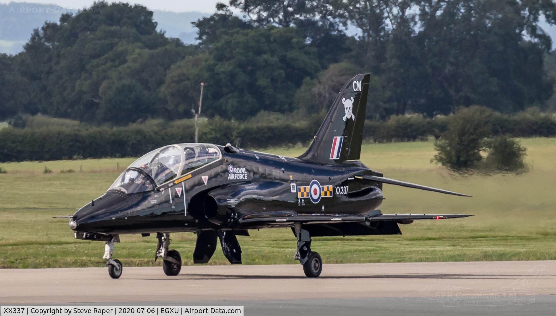 XX337, 1980 Hawker Siddeley Hawk T.1A C/N 312161/186, Taxying back in after a detachment sortie.