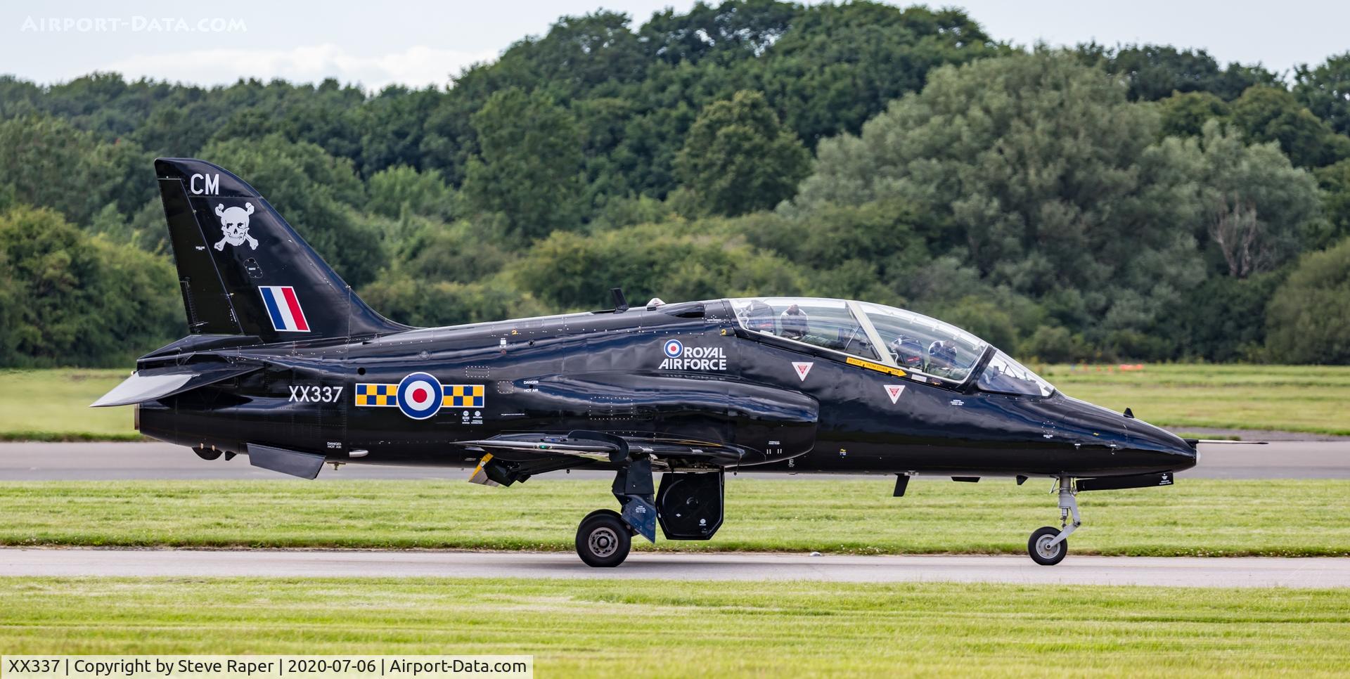 XX337, 1980 Hawker Siddeley Hawk T.1A C/N 312161/186, Taxying back in after a detachment sortie.