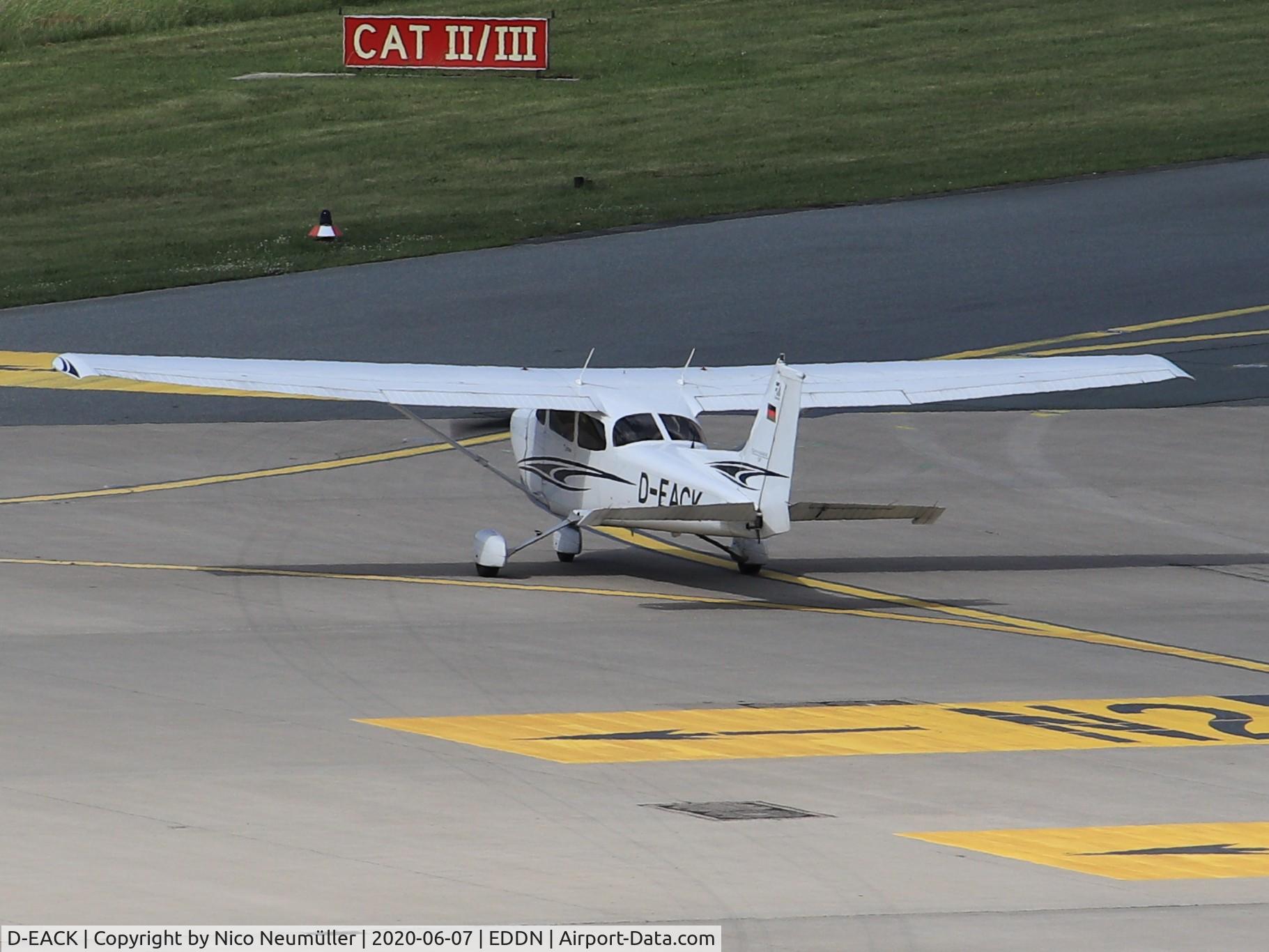D-EACK, 2005 Cessna 172S C/N 172S9969, Cessna is starting in EDDN/NUE