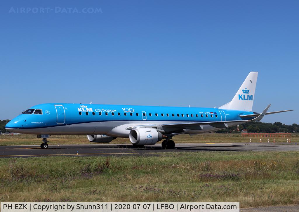 PH-EZK, 2009 Embraer 190LR (ERJ-190-100LR) C/N 19000326, Taxiing to the Terminal with additional 100th anniversary titles...