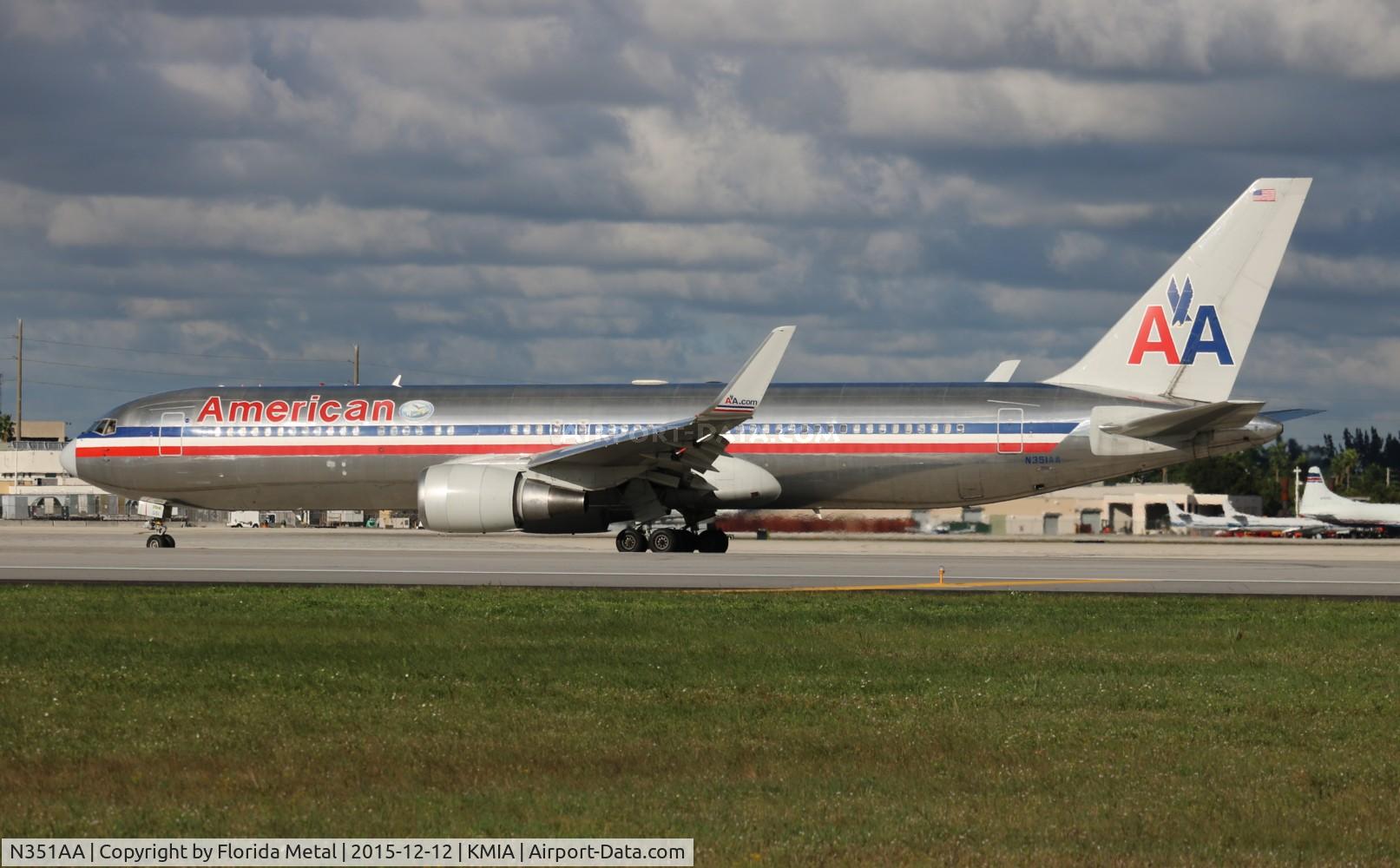 N351AA, 1988 Boeing 767-323 C/N 24032, MIA 2015