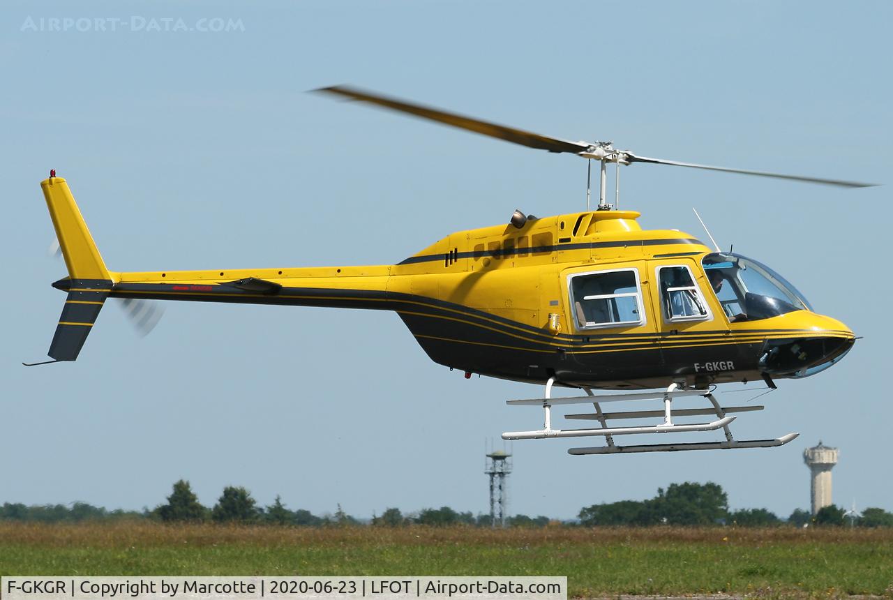 F-GKGR, Agusta AB-206B JetRanger II C/N 8294, Taxiing to apron.