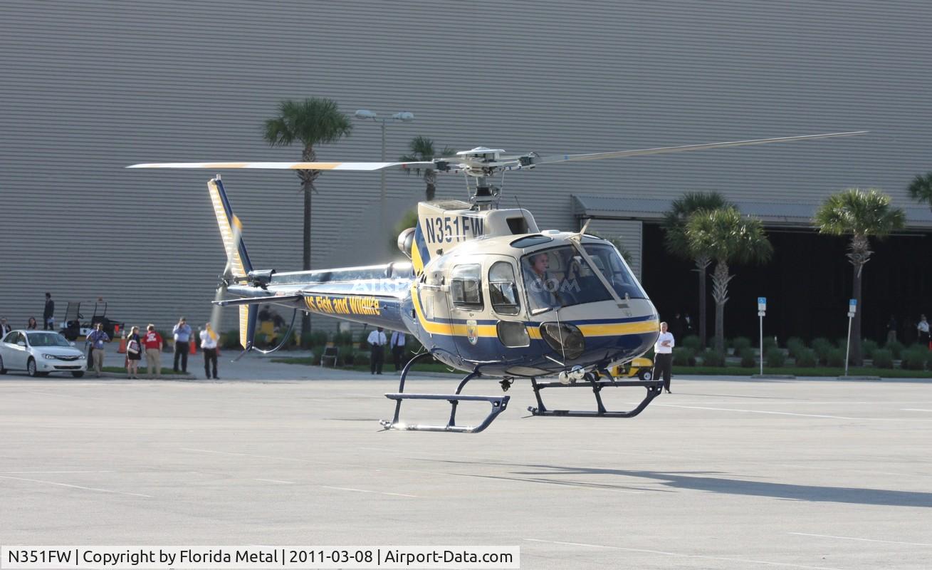 N351FW, Aerospatiale AS-350B-2 Ecureuil C/N 4704, Heliexpo 2011