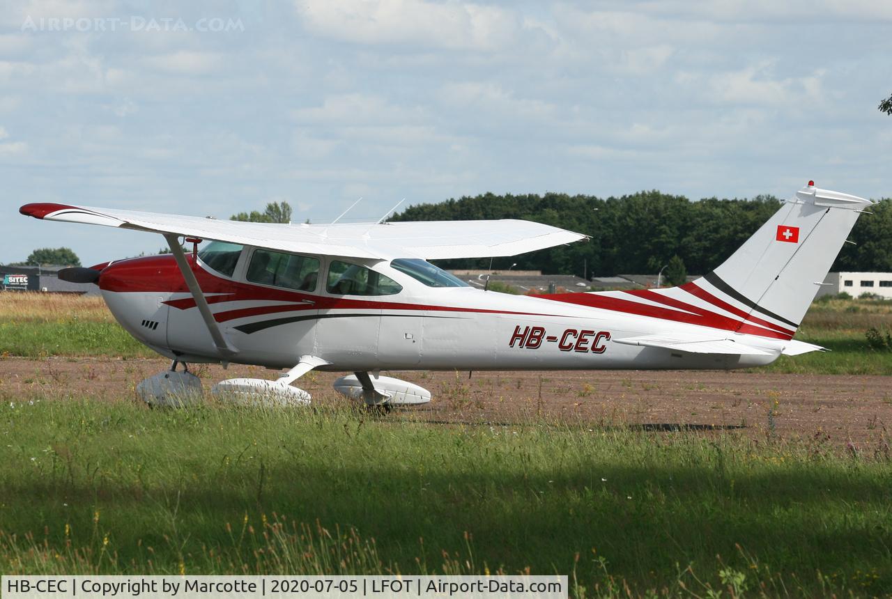 HB-CEC, 1973 Cessna 182P Skylane Skylane C/N 18262474, Parked