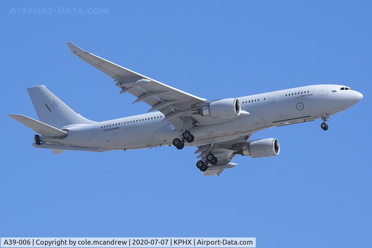 A39-006, 2008 Airbus A330-203/MRTT C/N 892, Aussie 563 Heavy on approach for 25L PHX