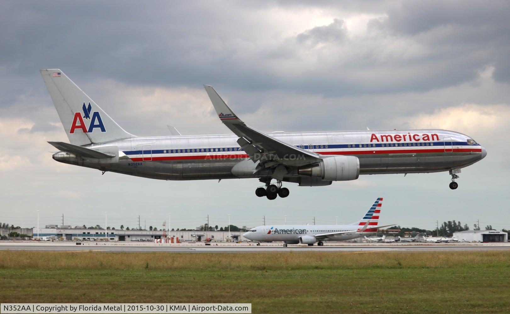 N352AA, 1988 Boeing 767-323ER C/N 24033, MIA 2015
