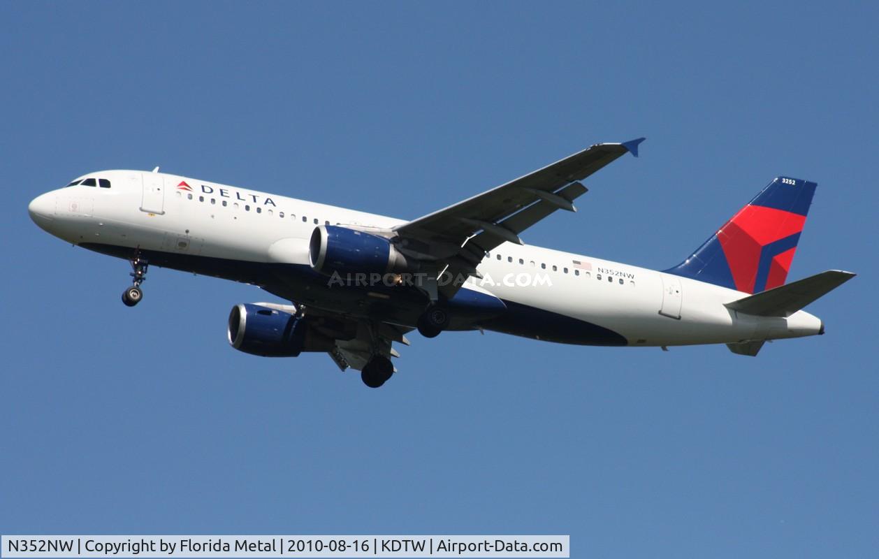 N352NW, 1998 Airbus A320-212 C/N 778, DTW 2010