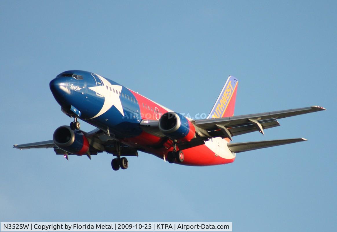 N352SW, 1990 Boeing 737-3H4 C/N 24888, TPA 2009