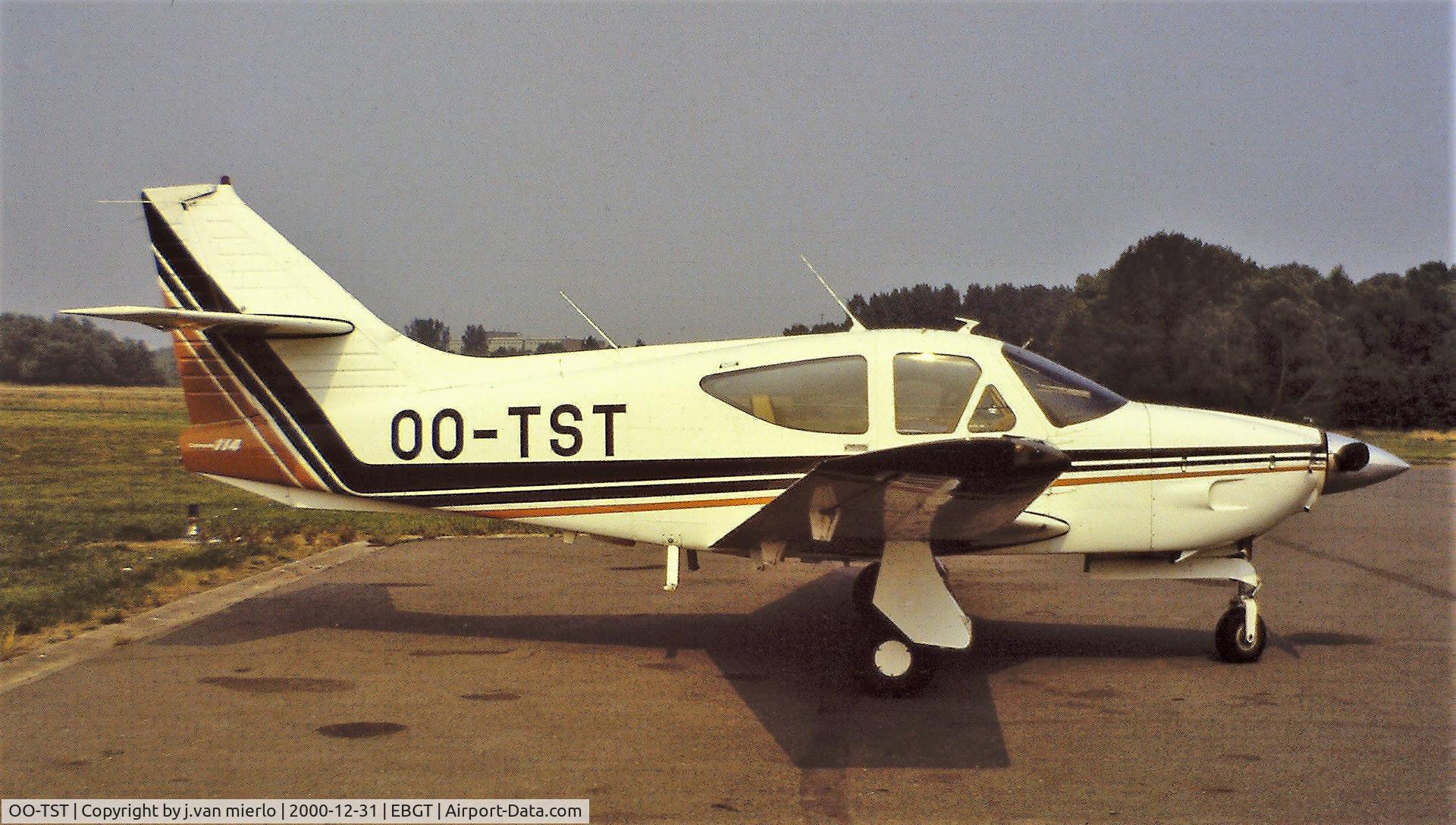 OO-TST, 1978 Rockwell Commander 114 C/N 14409, scan/slide