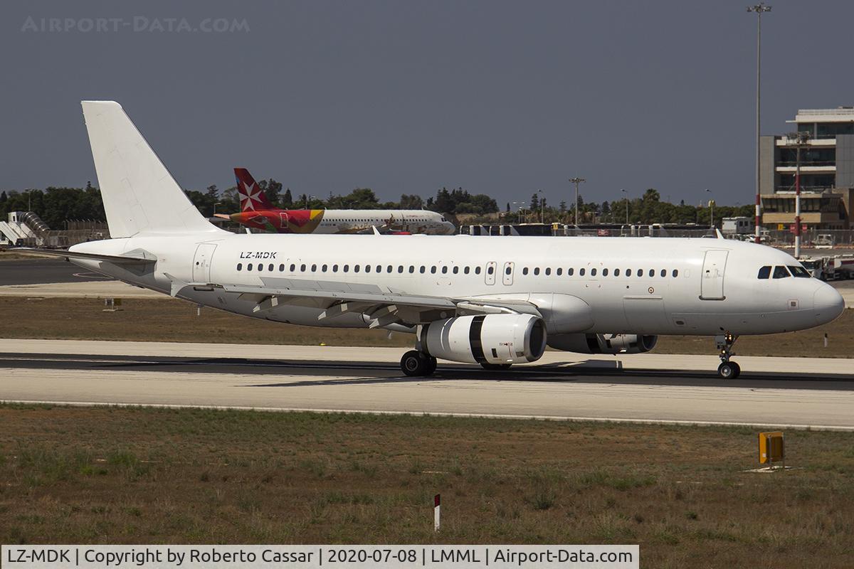 LZ-MDK, 2001 Airbus A320-232 C/N 1422, Runway 13