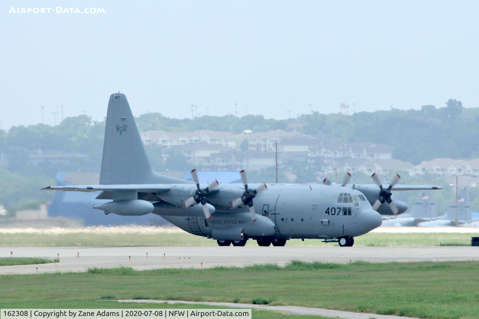 162308, 1982 Lockheed KC-130T Hercules C/N 382-4972, Arriving at NAS Fort Worth