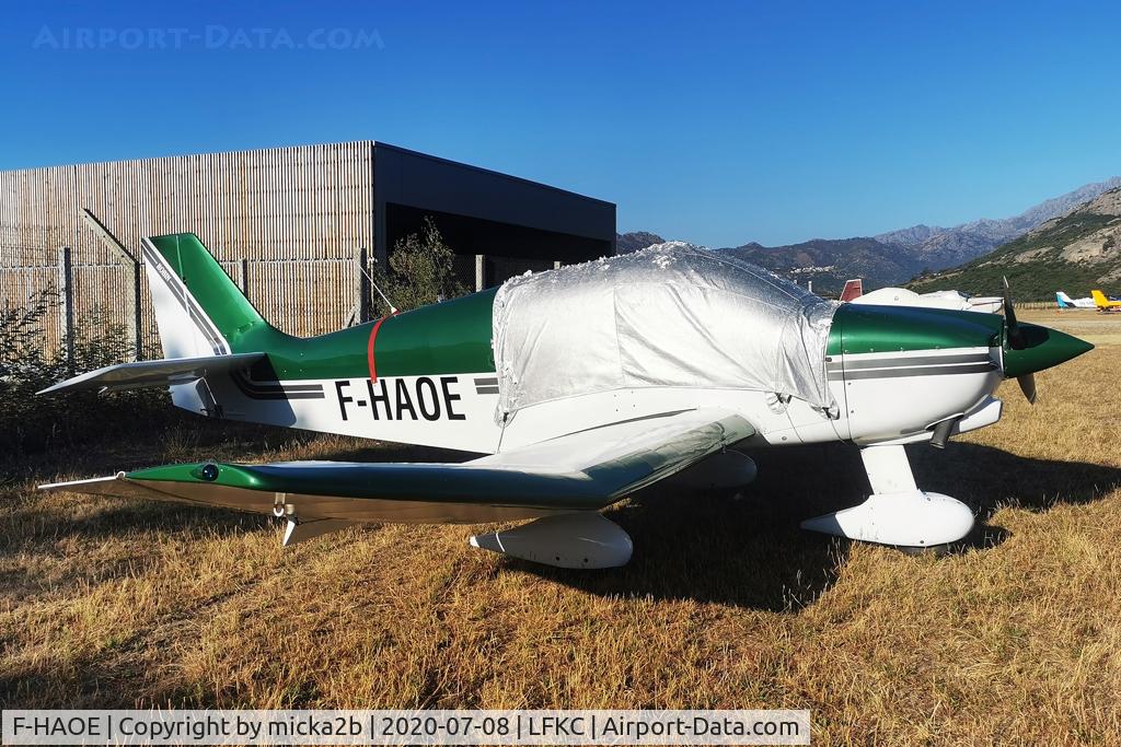 F-HAOE, 1998 Robin DR-400-140B Major C/N 2401, Parked