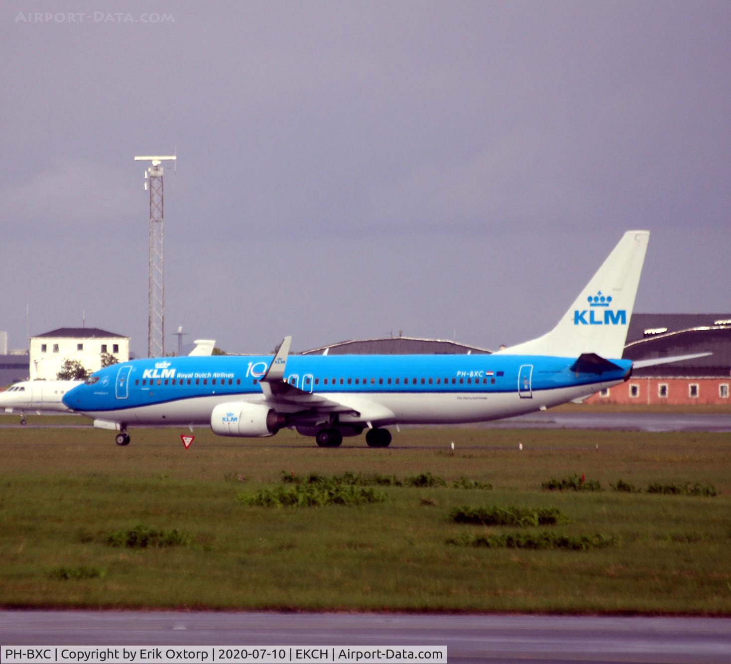 PH-BXC, 1999 Boeing 737-8K2 C/N 29133, PH-BXC landed rw 22L