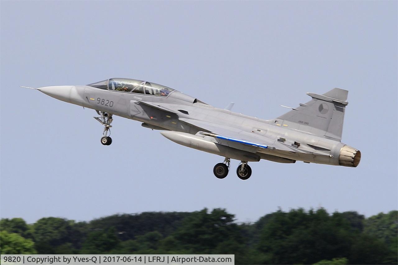 9820, 2005 Saab JAS-39D Gripen C/N 39820, Saab JAS-39D Gripen, Take off rwy 26, Landivisiau Naval Air Base (LFRJ) Tiger Meet 2017