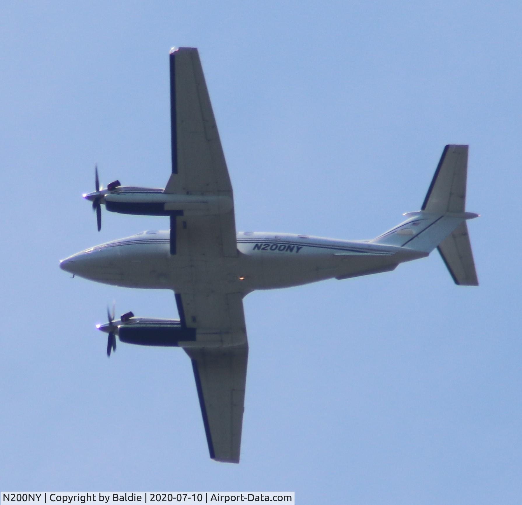N200NY, 1976 Beech C-12C Huron C/N BC-025, flying ove Albany, New York