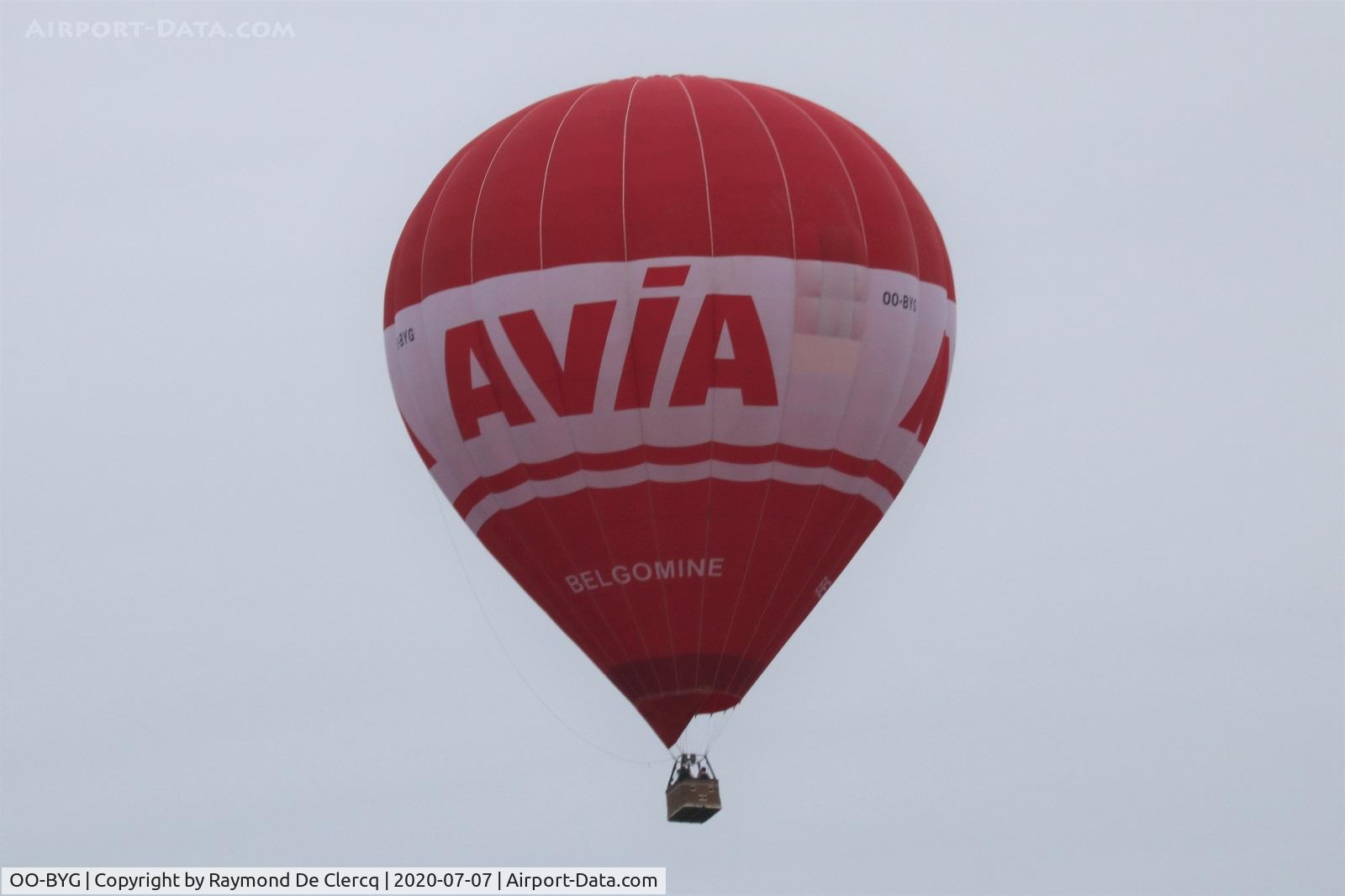 OO-BYG, 2002 UltraMagic T-180 C/N 180/34, Evening flight over Ghent. This is a rebuild with Avia / Belgomine publicity. (2019)