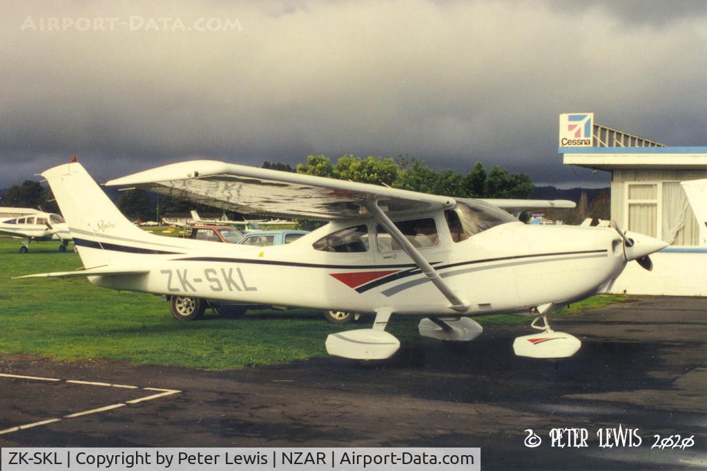 ZK-SKL, Cessna 182S Skylane C/N 18280125, Flightline Aviation Ltd., Ardmore - 1998