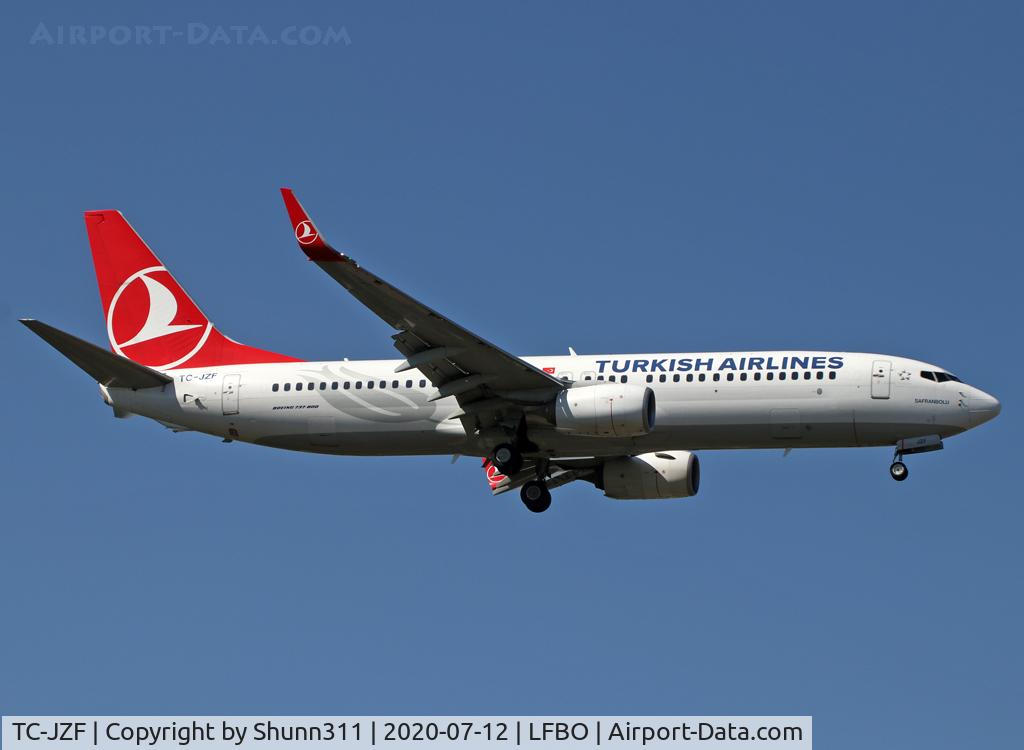 TC-JZF, 2016 Boeing 737-8F2 C/N 60027, Landing rwy 32L
