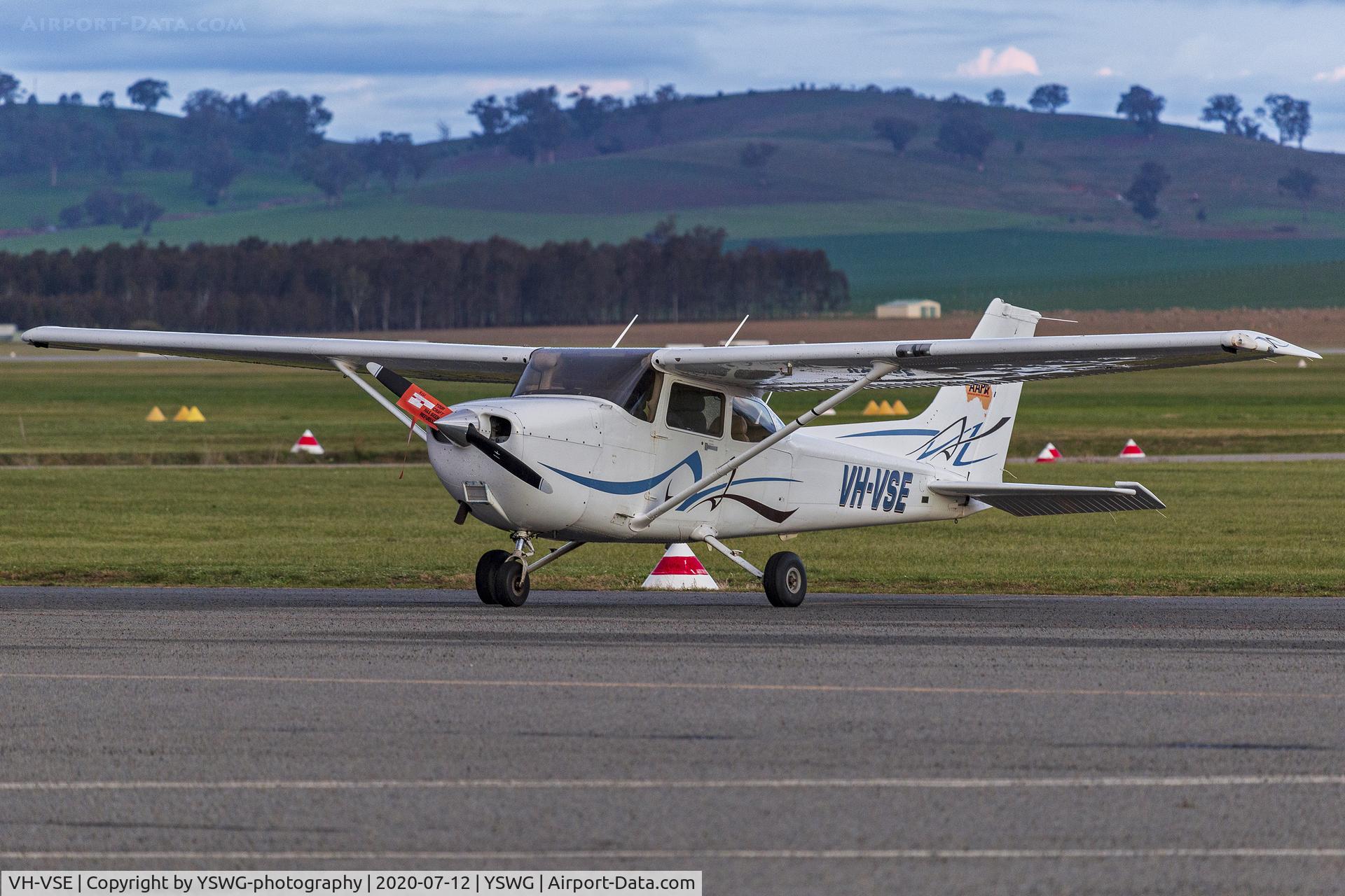 VH-VSE, 2002 Cessna 172S C/N 172S9282, Australian Airline Pilot Academy (VH-VSE) Cessna 172S Skyhawk SP at Wagga Wagga Airport.