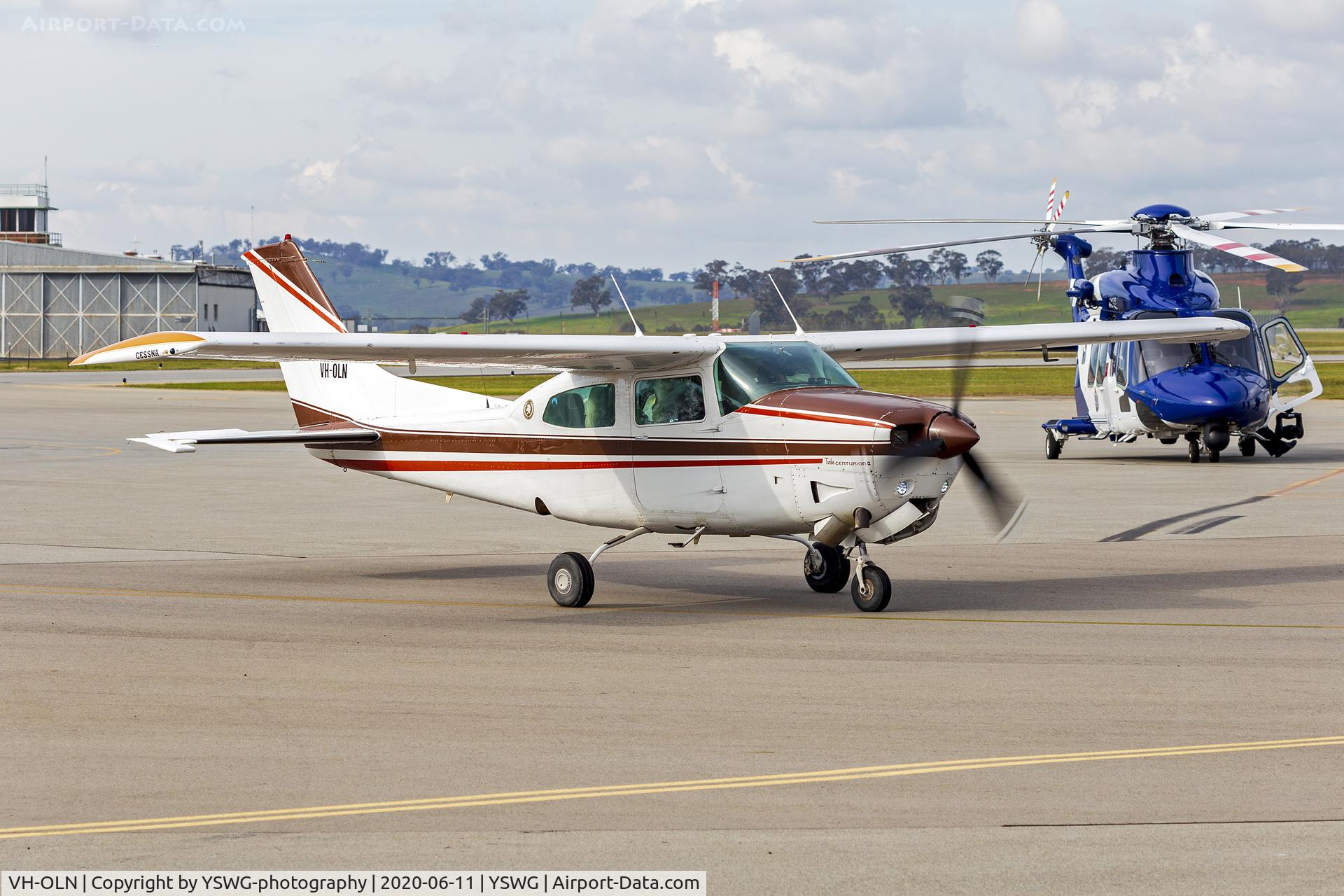 VH-OLN, 1978 Cessna T210N Turbo Centurion C/N 21063160, Cessna T210N Turbo Centurion II (VH-OLN) taxiing at Wagga Wagga Airport