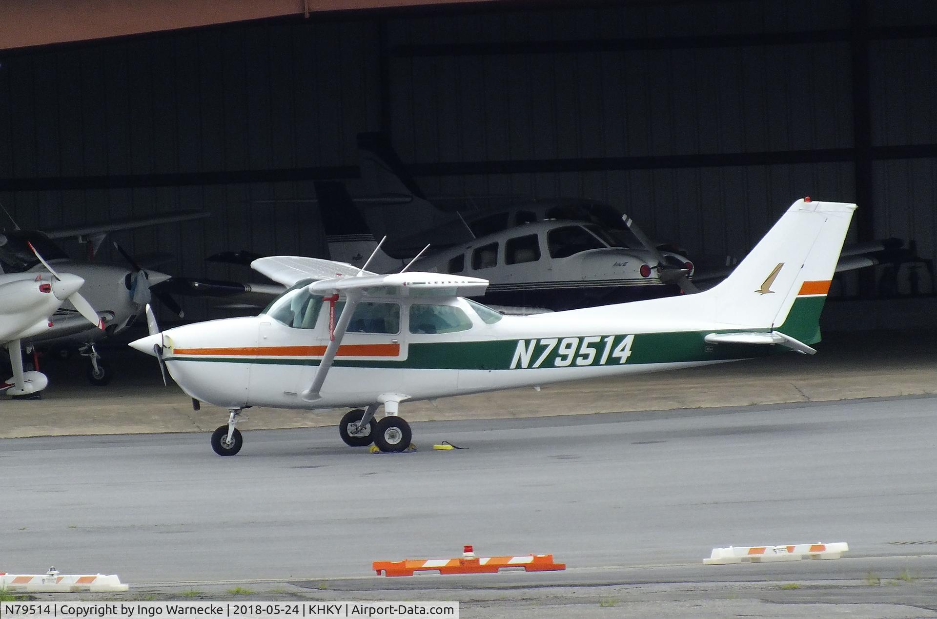 N79514, 1976 Cessna 172N C/N 17268134, Cessna 172N Skyhawk at the Hickory regional airport