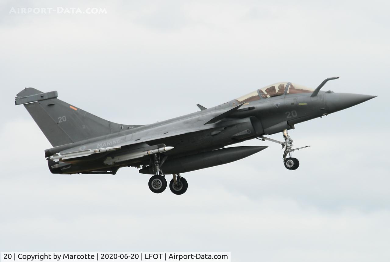 20, Dassault Rafale M C/N 20, short final runway 20.