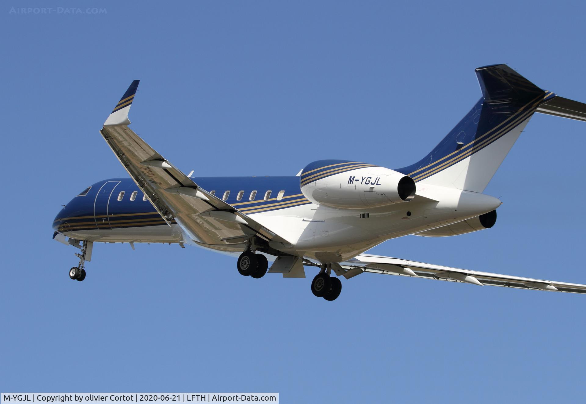 M-YGJL, 1999 Bombardier BD-700-1A10 Global Express C/N 9033, taking off, june 2020