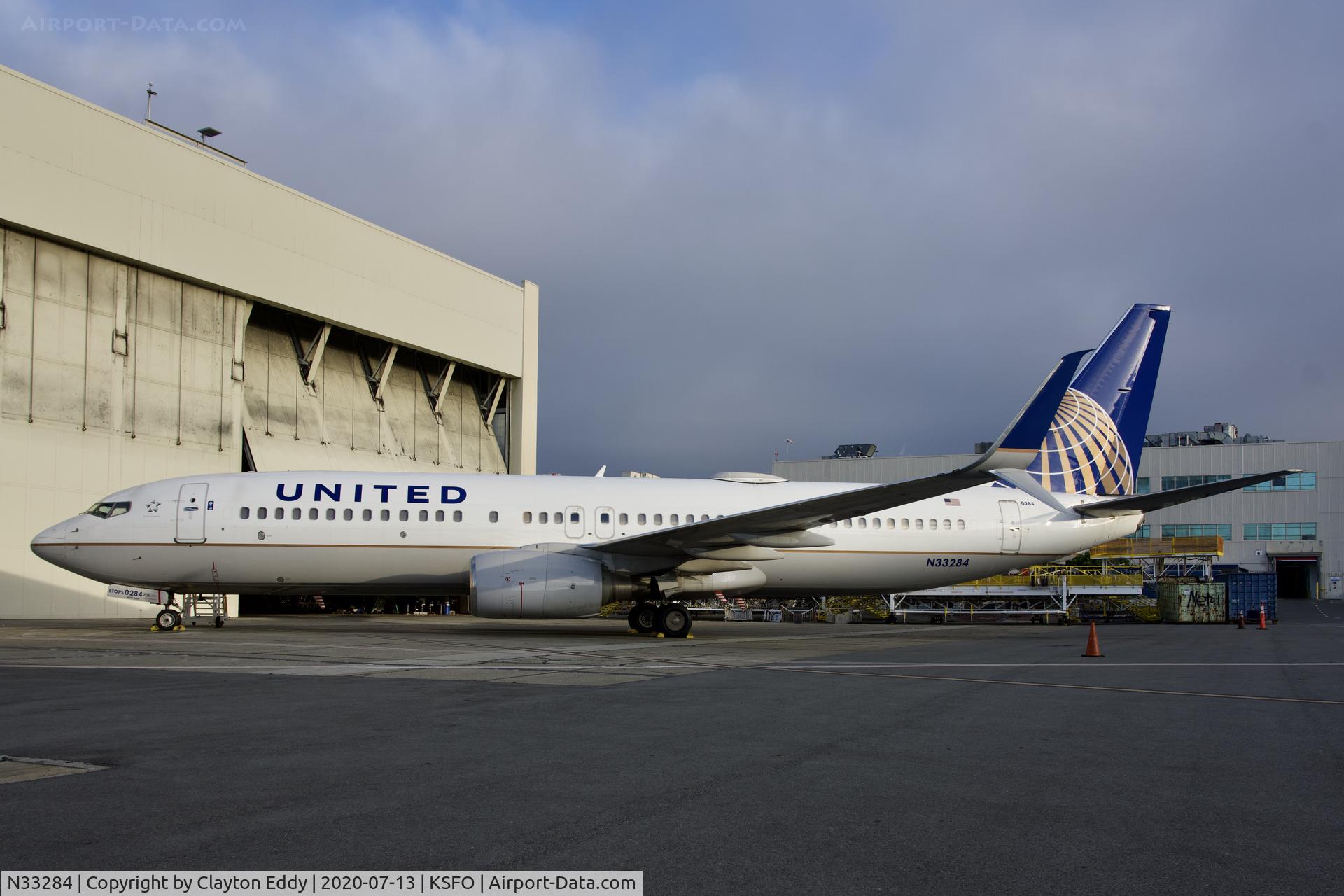 N33284, 2004 Boeing 737-824 C/N 31635, SFO 2020.