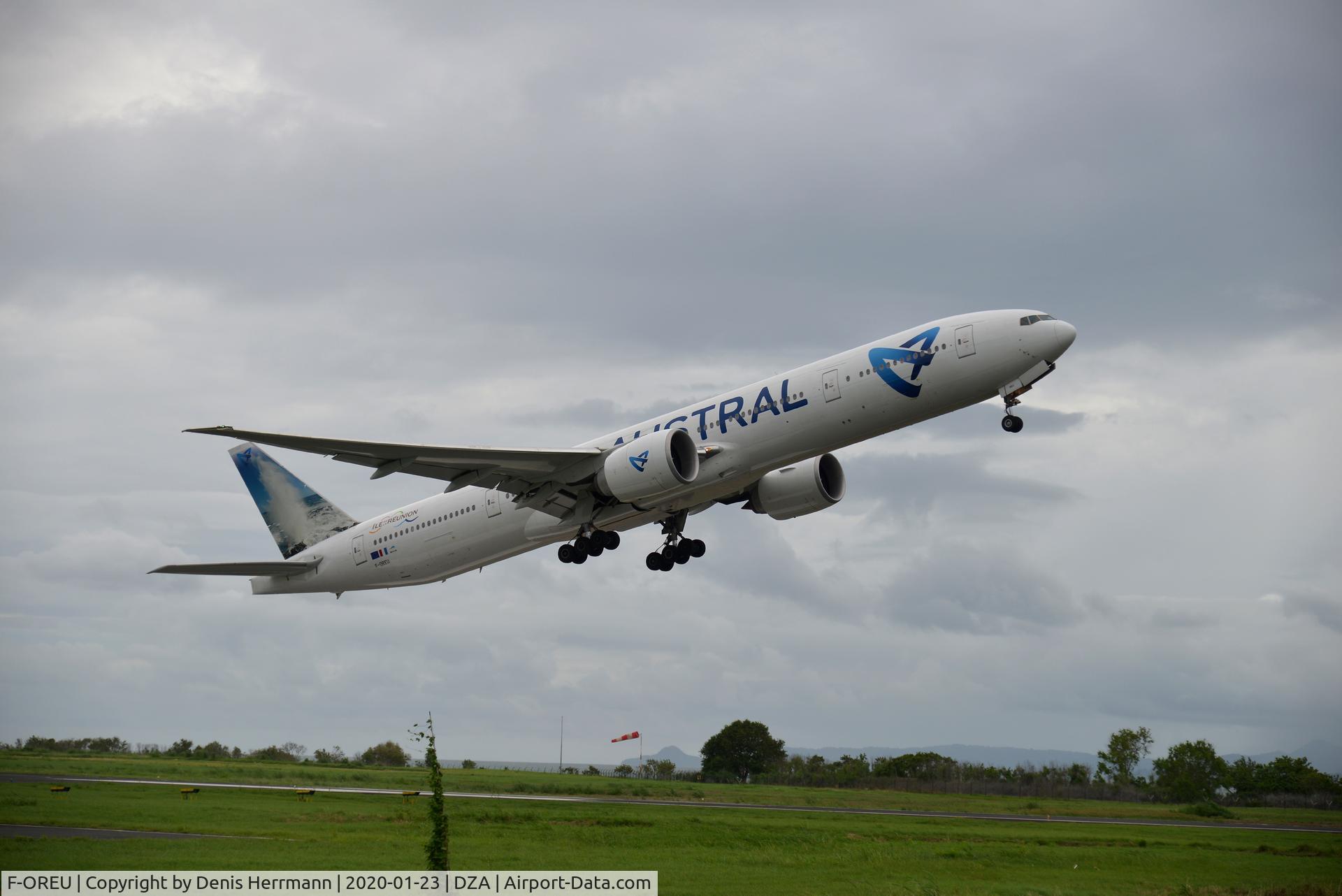 F-OREU, 2010 Boeing 777-39M/ER C/N 37434, F-OREU very first take off from Dzaoudzi International airport Mayotte France