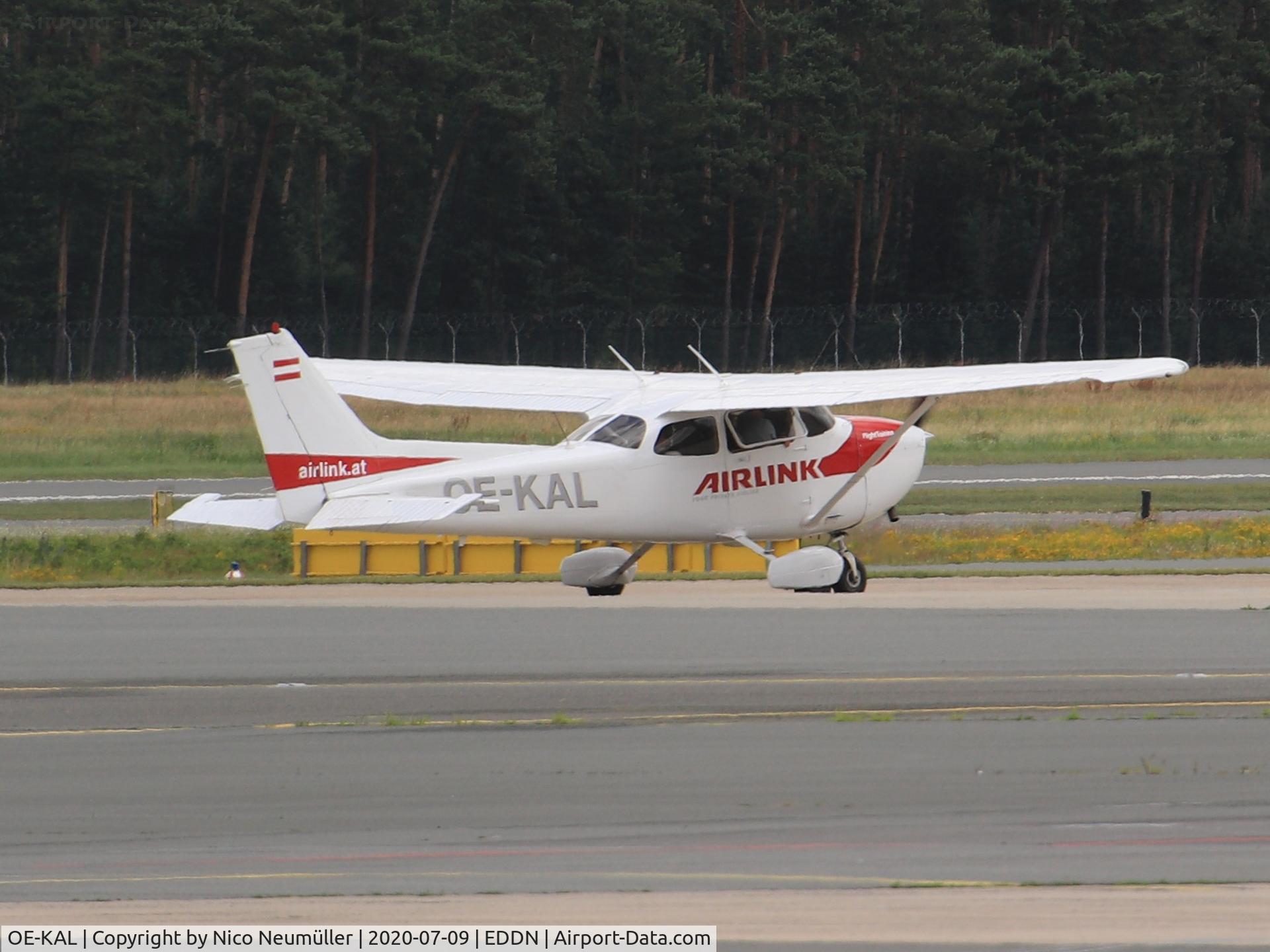OE-KAL, 2005 Cessna 172S C/N 172S-9784, A Cessna is starting in EDDN/NUE