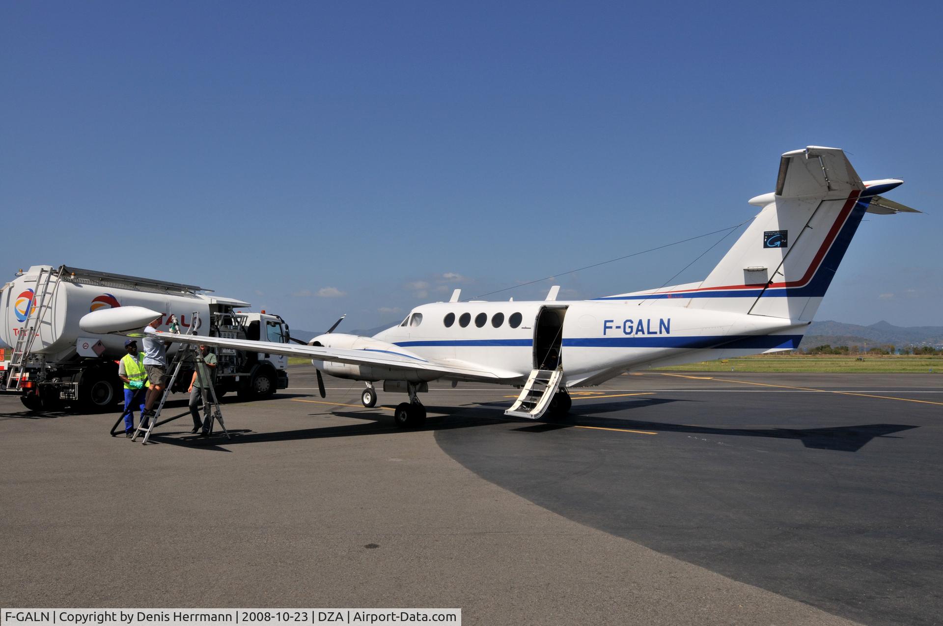 F-GALN, 1977 Beech 200T Super King Air C/N BT-1, Refulling ait Dzaoudzi International airport Mayotte France