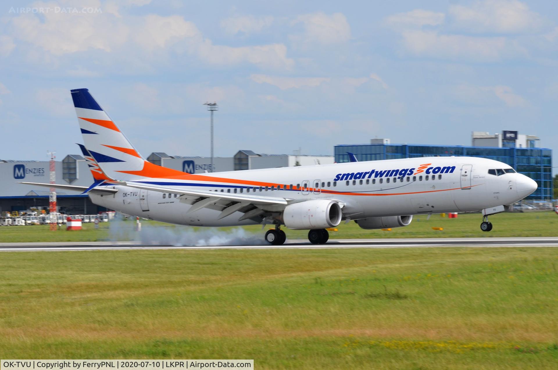 OK-TVU, 2012 Boeing 737-86N C/N 38025, Smartwings B738 burning up rubber while landing