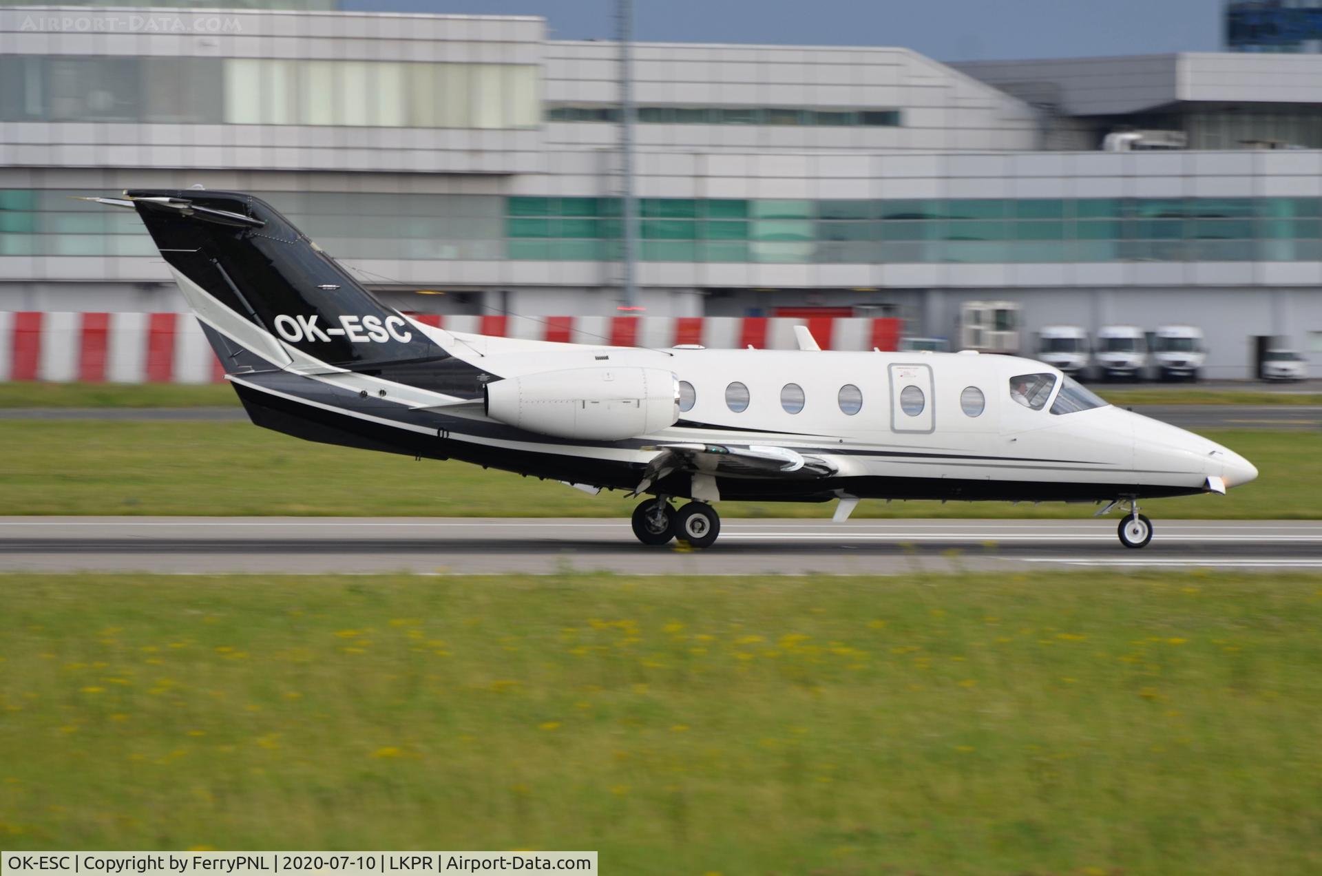 OK-ESC, 2000 Raytheon Beechjet 400A/Nextant N400XT C/N RK-295, Time Air Be400 landing