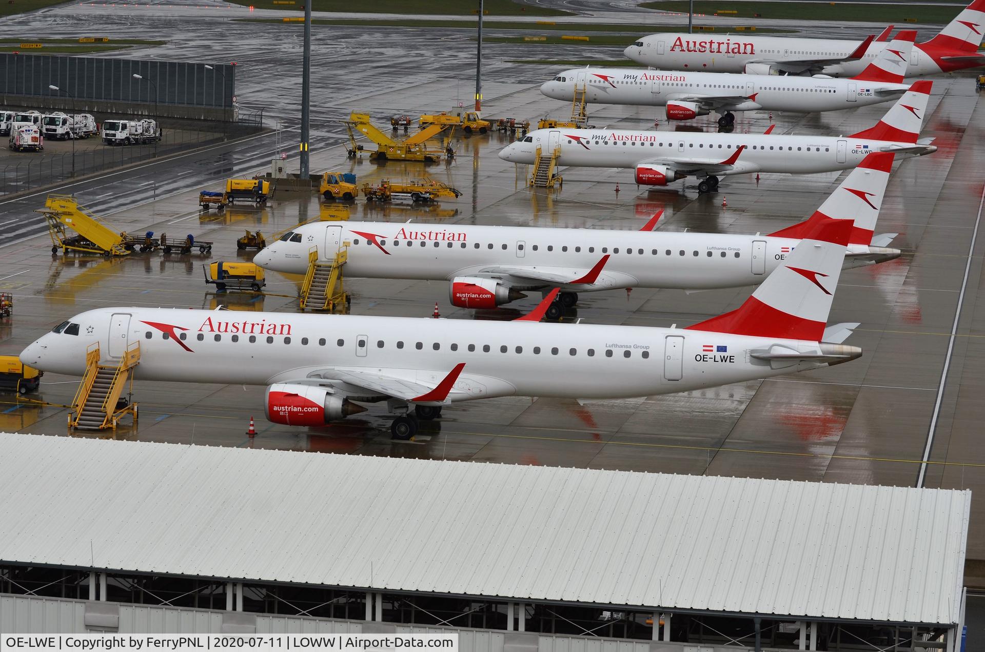 OE-LWE, 2012 Embraer 195LR (ERJ-190-200LR) C/N 19000553, Austrian ERJ195 parked in rainy conditions