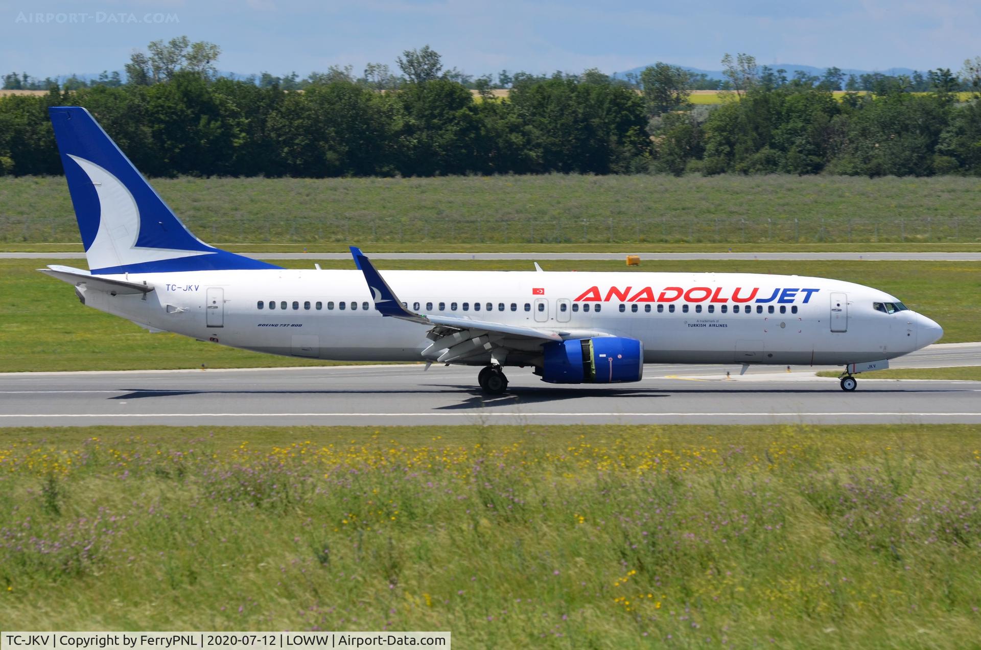TC-JKV, 2015 Boeing 737-8Q8 C/N 41808, Anadolu Jet B738 arriving from SAW
