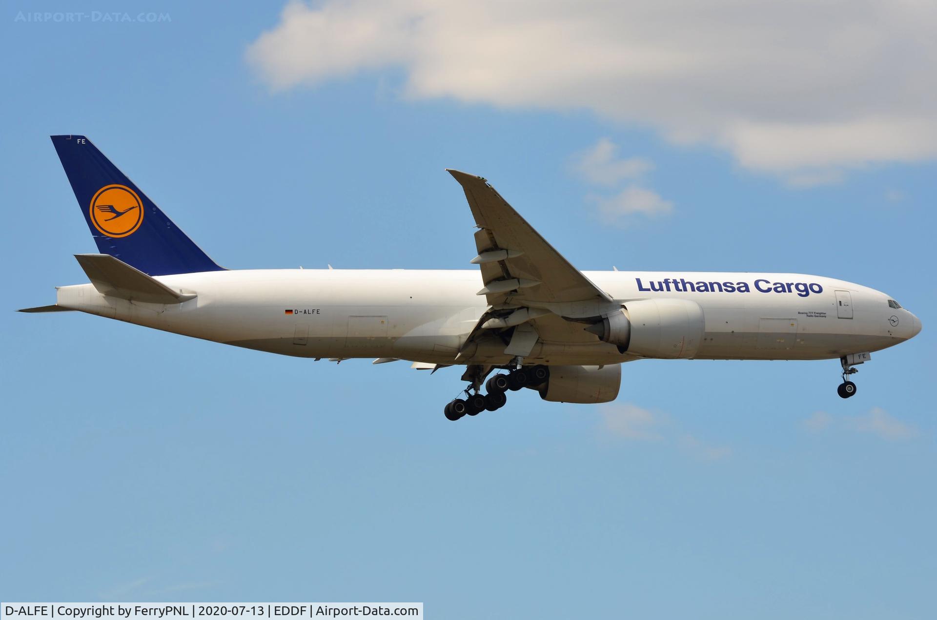 D-ALFE, 2015 Boeing 777-FBT C/N 41678, Luftansa Cargo B772F landing