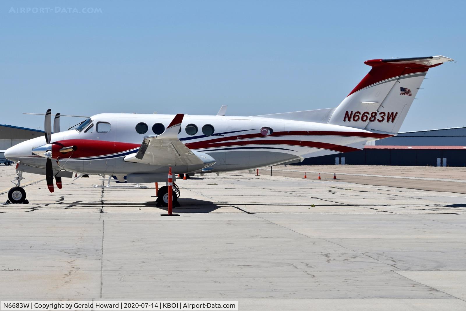 N6683W, 1983 Beech B200 King Air C/N BB-1154, Parked on south GA ramp.