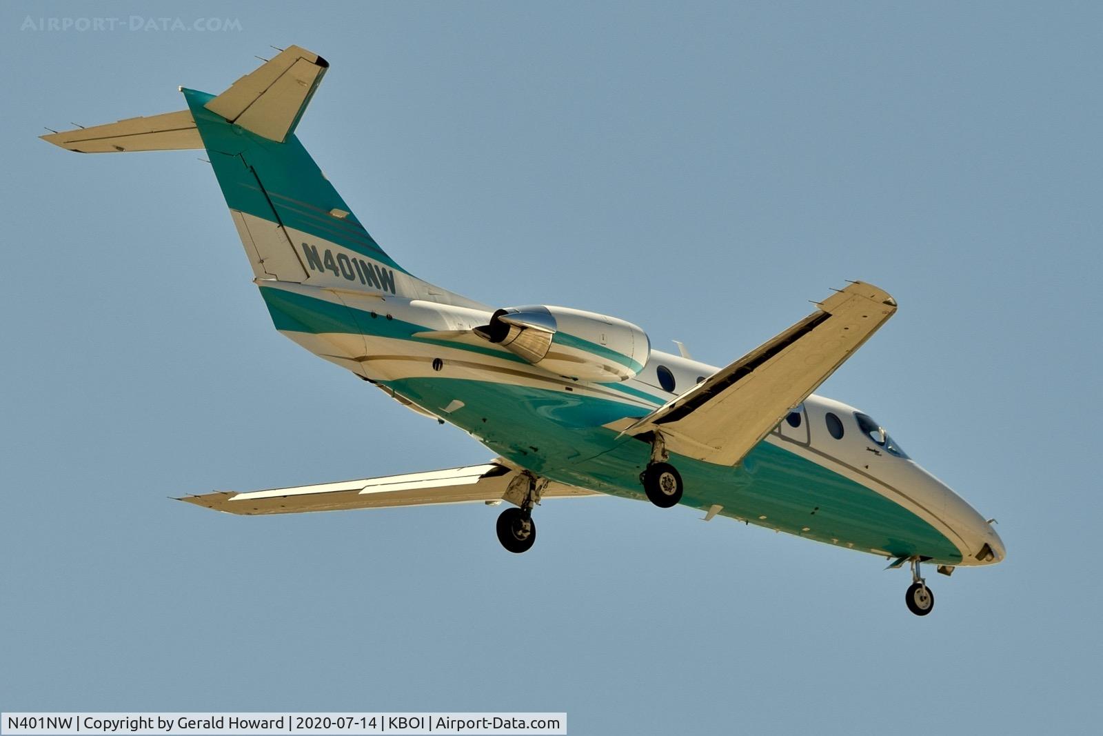 N401NW, Raytheon Aircraft Company 400A C/N RK-414, Landing 28R.