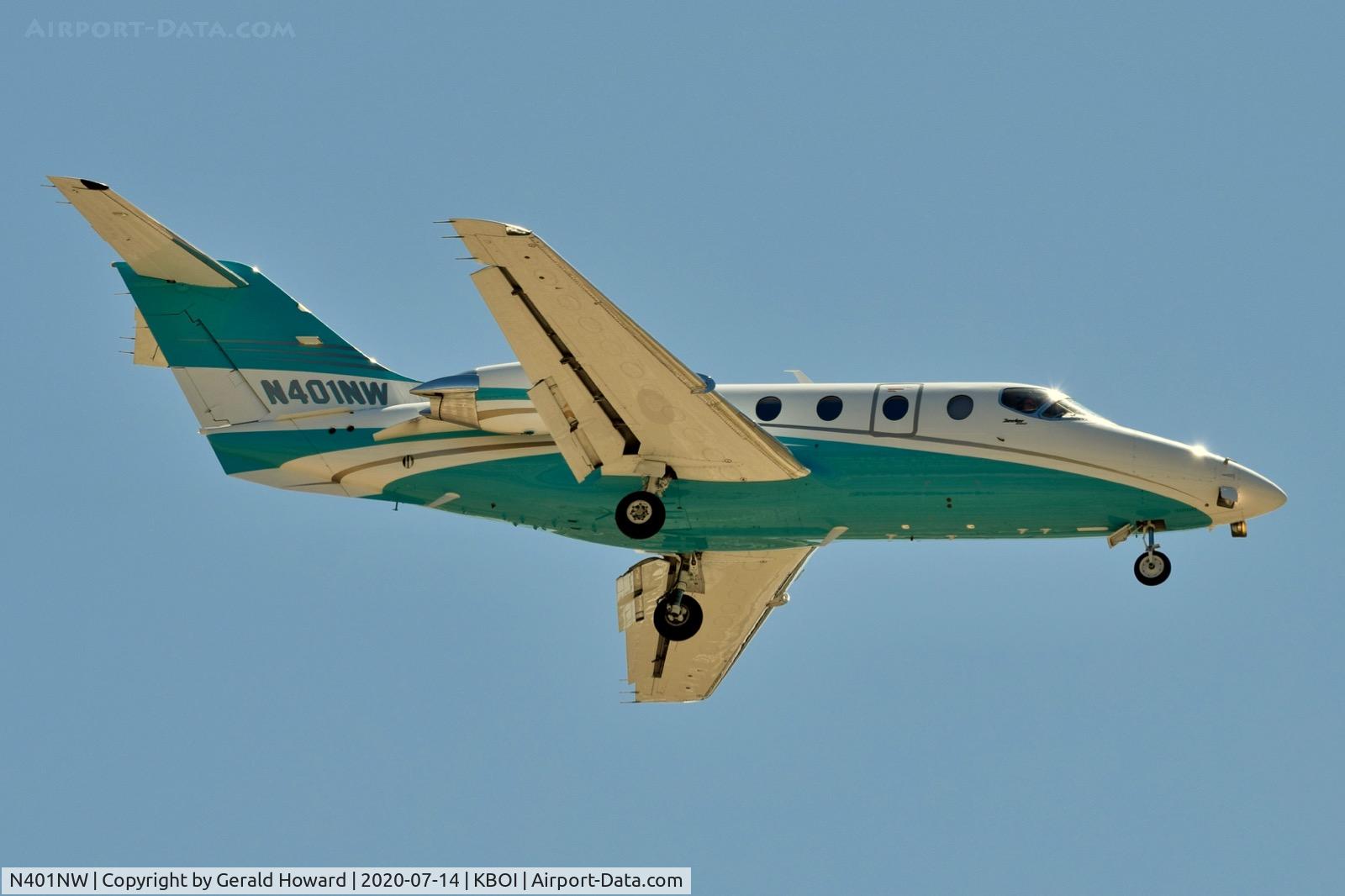 N401NW, Raytheon Aircraft Company 400A C/N RK-414, Landing 28R.