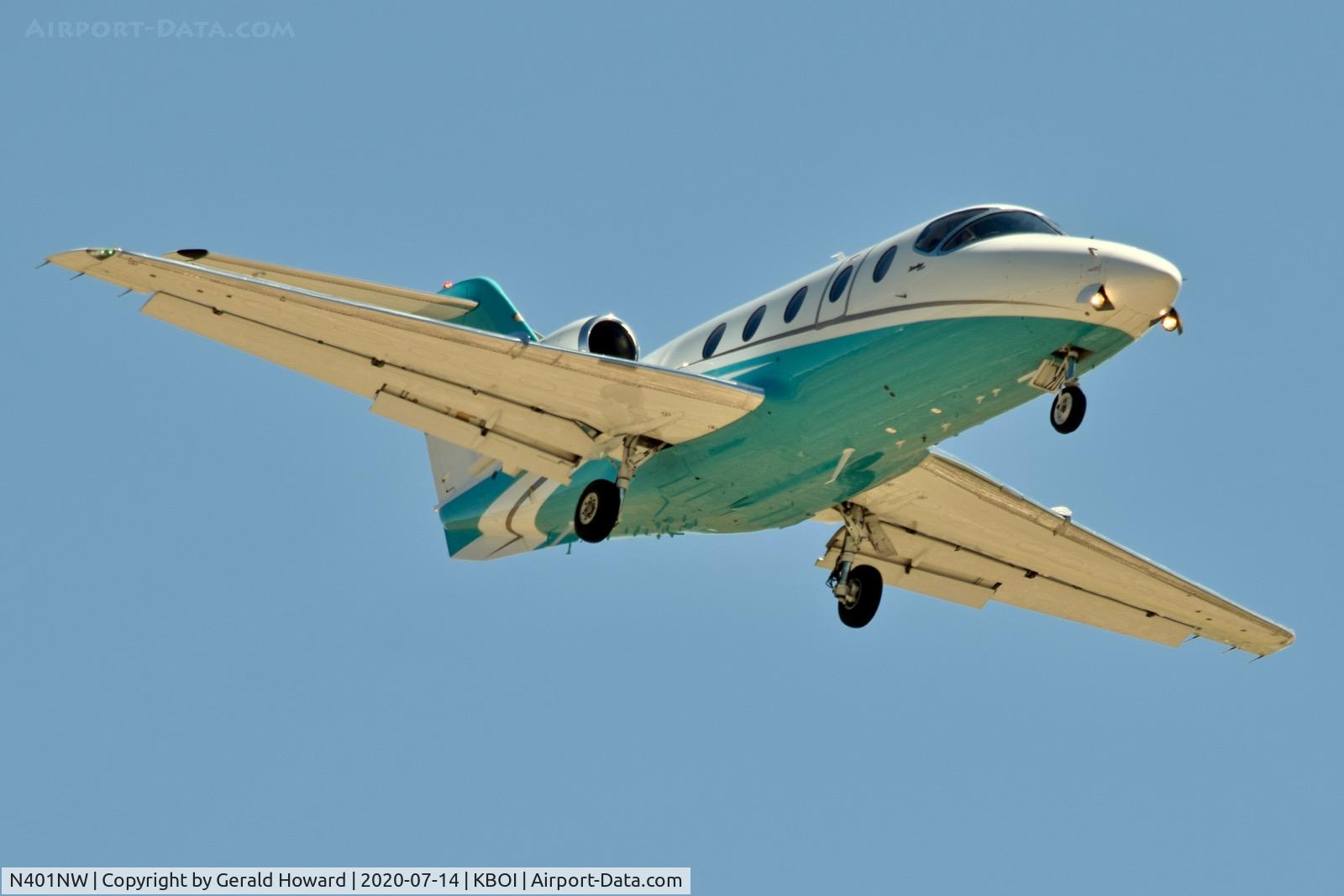 N401NW, Raytheon Aircraft Company 400A C/N RK-414, Landing 28R