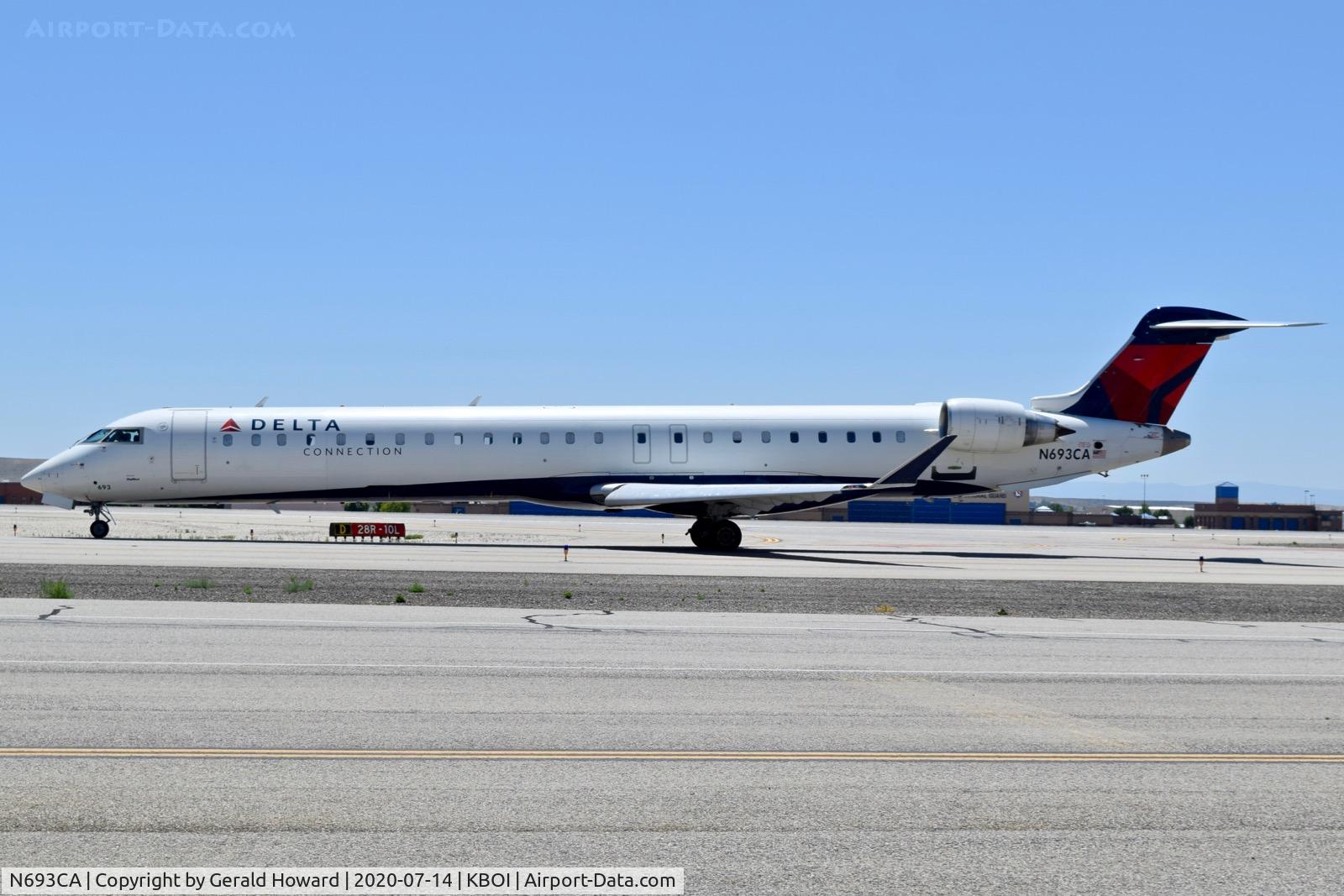 N693CA, 2006 Bombardier CRJ-900ER (CL-600-2D24) C/N 15096, Taxi on Alpha.