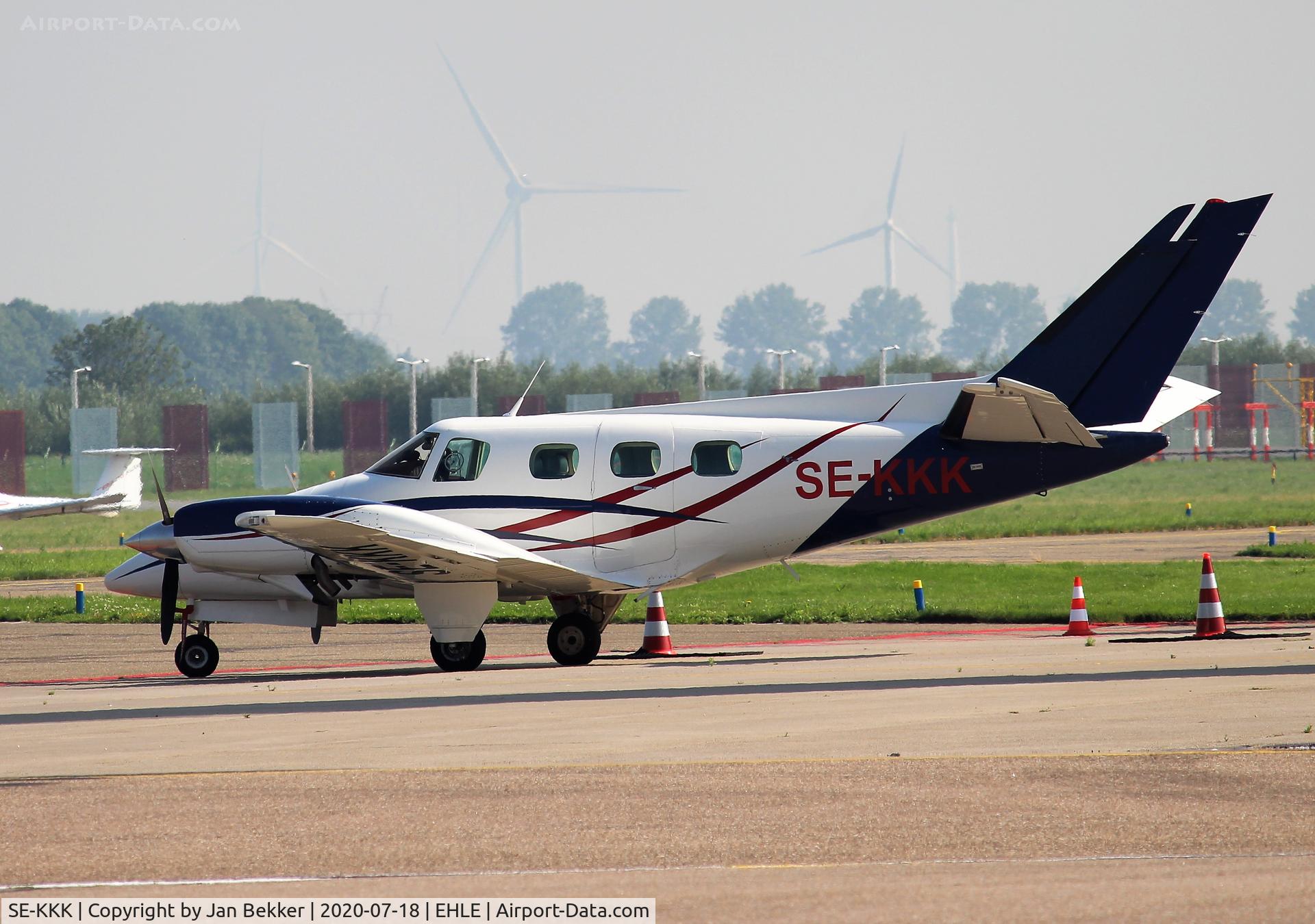 SE-KKK, 1975 Beech B-60 Duke C/N P-330, Lelystad Airport