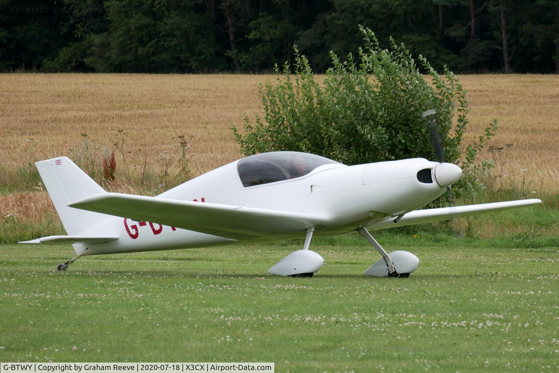 G-BTWY, 1994 Aero Designs Pulsar C/N PFA 202-12040, Just landed at Northrepps.