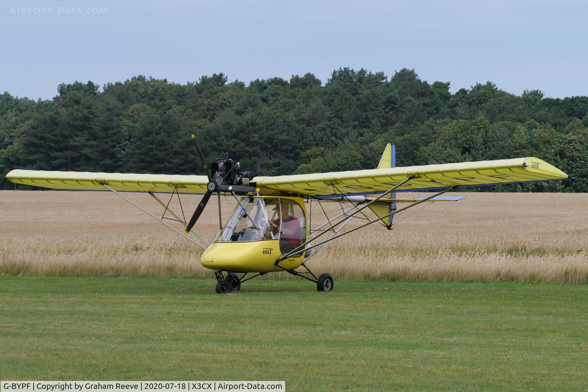 G-BYPF, 1999 Thruster Sprint T600N C/N 9089-T600N-034, Just landed at Northrepps.