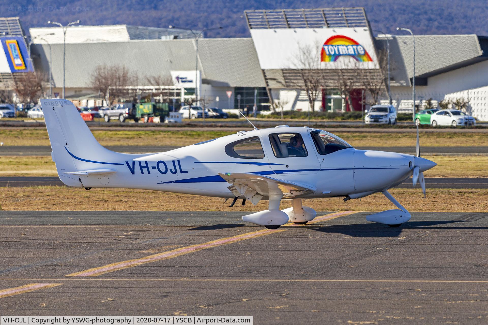 VH-OJL, 2007 Cirrus SR22 C/N 2377, AirCorrigan (VH-OJL) Cirrus SR22 taxiing at Canberra Airport.